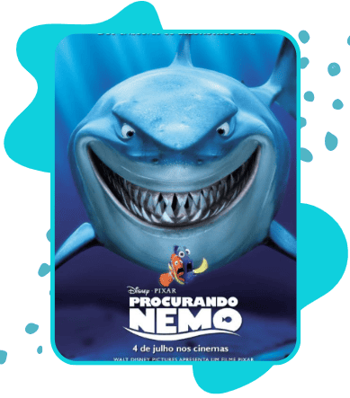 Pôster do filme Procurando Nemo, da Disney Pixar. Um grande tubarão branco sorri de forma ameaçadora em primeiro plano, ocupando quase todo o quadro. Ao fundo, em tamanho bem menor, Nemo e Marlin — dois peixinhos-palhaço — nadam em fuga no oceano azul. Na parte inferior, o logo Procurando Nemo e a data "4 de julho nos cinemas".