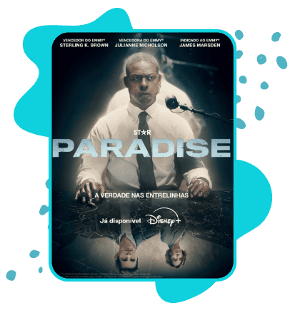 Pôster oficial da série Paradise, do Disney+. No centro da imagem, um homem sentado atrás de uma mesa, vestindo camisa branca e gravata preta, olha seriamente para a frente. Sobre a mesa, há um microfone, e abaixo dela aparece o reflexo de duas pessoas, criando um efeito espelhado. Ao fundo, uma luz circular destaca o personagem. O título Paradise aparece em destaque, junto da frase “A verdade nas entrelinhas” e da indicação de que a série já está disponível no Disney+.